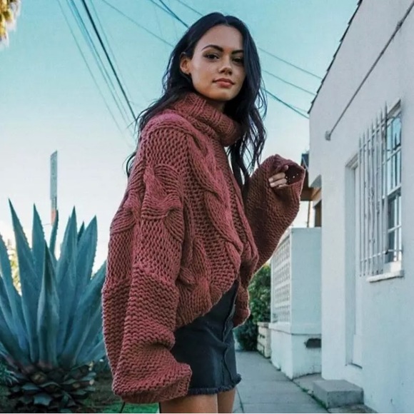 Oversized Knit Cable Turtleneck Sweater - Picture 2 of 7